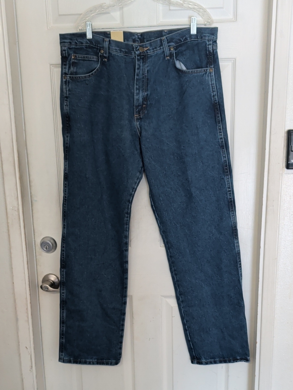 Wrangler Relaxed Fit Mens Blue Denim Jeans 38x32 Medium Wash NWT